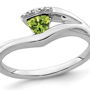 1/4 Carat (ctw) Trillion-Cut Solitaire Peridot Ring in 14K White Gold