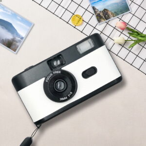 Half Frame Film Camera 35MM Retro Film Camera Reusable HD Gift Camera Focus- Built-in Flash Easy To Use. Film AAA Battery Are Not Included