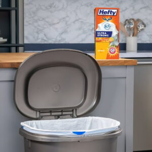 Hefty Ultra Strong 13 gallon Trash Bags, Tall Kitchen Trash Bags, White, Citrus Twist Scent, 40 Bags